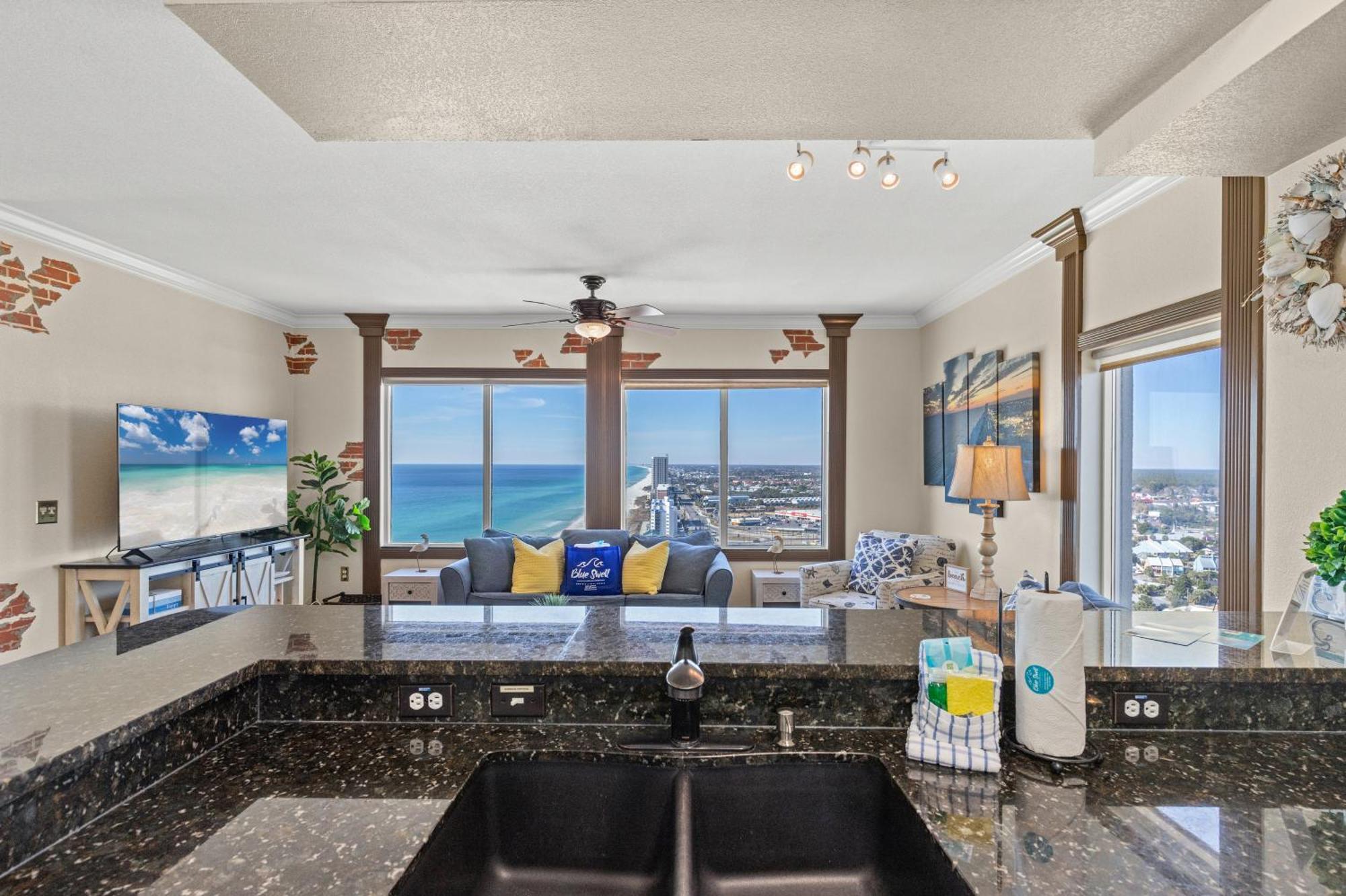 End Unit - Directly On The Gulf! Sleeps 6! Italian Luxury Furnishings! Holiday home Panama City Beach