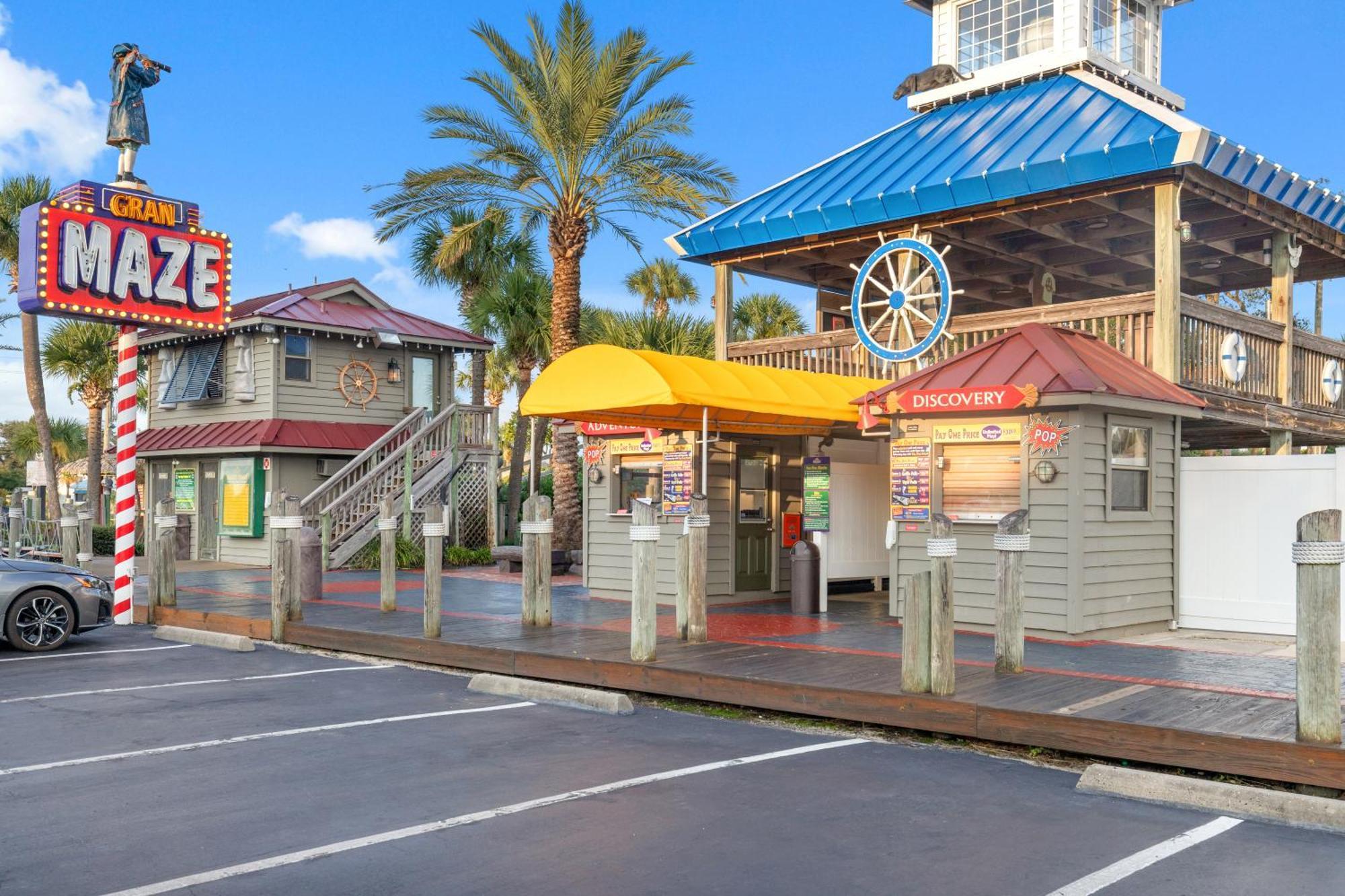 End Unit - Directly On The Gulf! Sleeps 6! Italian Luxury Furnishings! Holiday home Panama City Beach